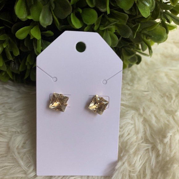 Fashion gold tone princess cut stud earrings - Picture 2 of 4